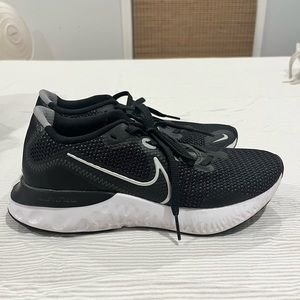 Like new Nike sneakers